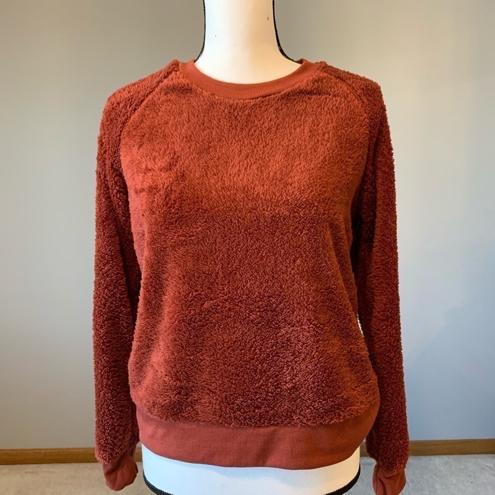 Moral Fiber Fuzzy Soft Rust Color Top New Size M